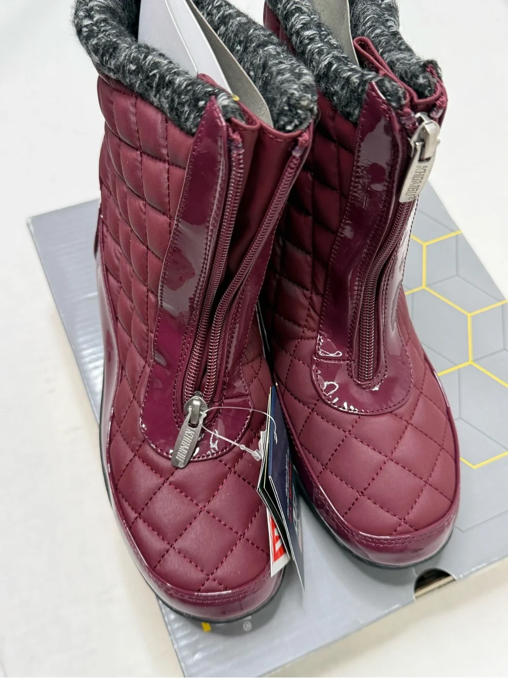 Khombu Quilted Burgundy Winter Ankle Boots 7.5 Wide NIB